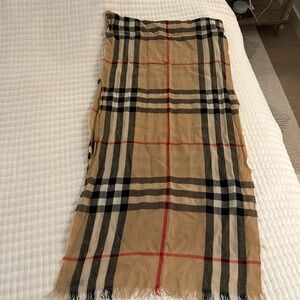 SALE —- Burberry giant check scarf